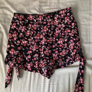 Floral short